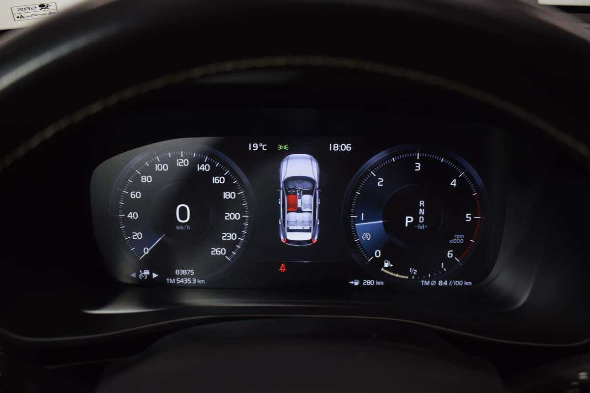 Купить Volvo XC40 с пробегом. Фото: #17