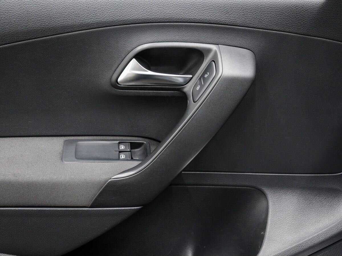 Купить Volkswagen Polo с пробегом. Фото: #14
