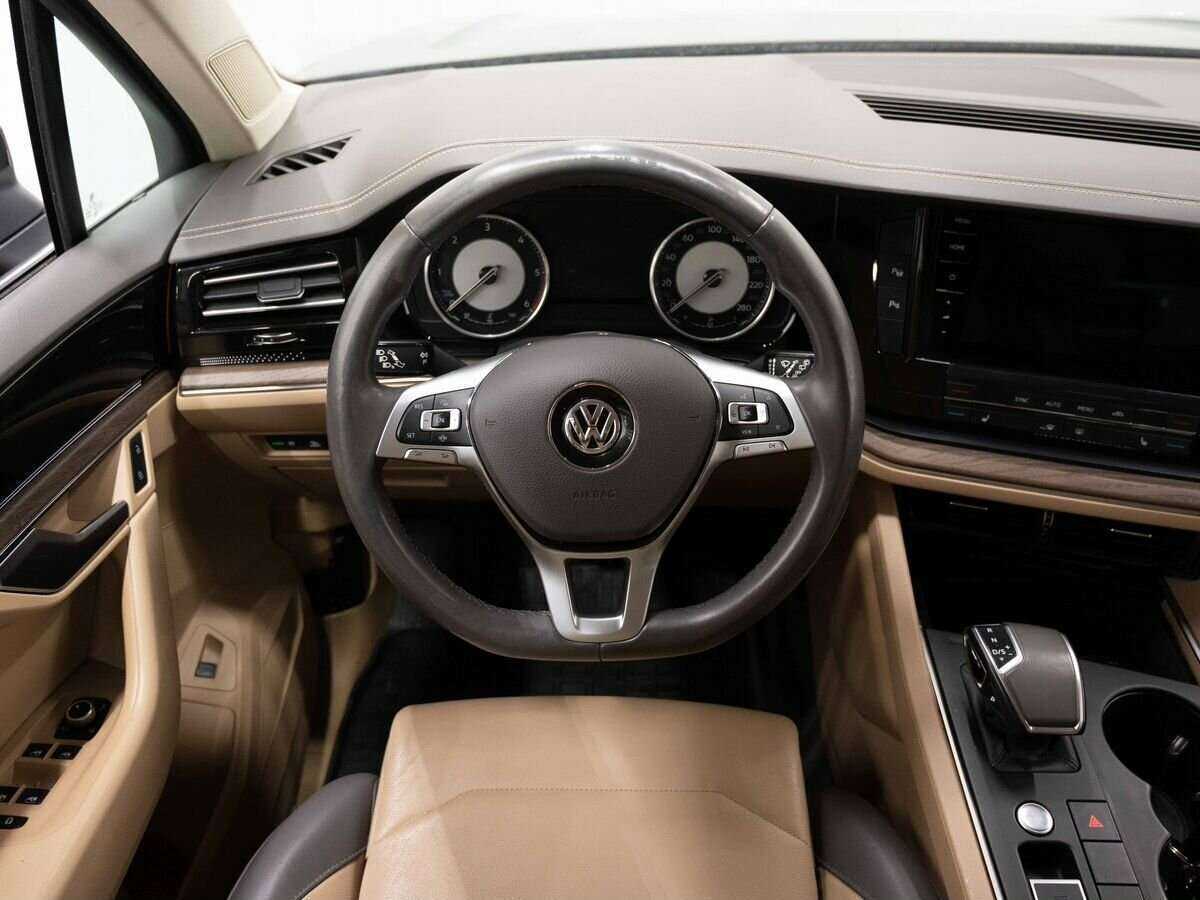 Купить Volkswagen Touareg с пробегом. Фото: #13