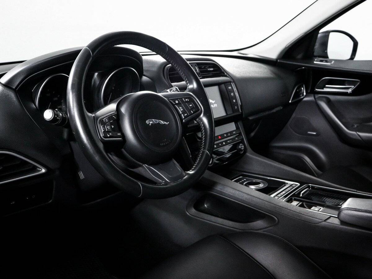 Купить Jaguar F-Pace с пробегом. Фото: #9