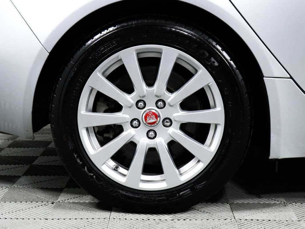 Купить Jaguar XE с пробегом. Фото: #13