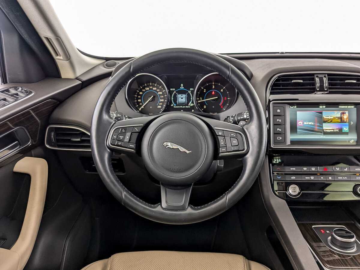 Купить Jaguar F-Pace с пробегом. Фото: #21