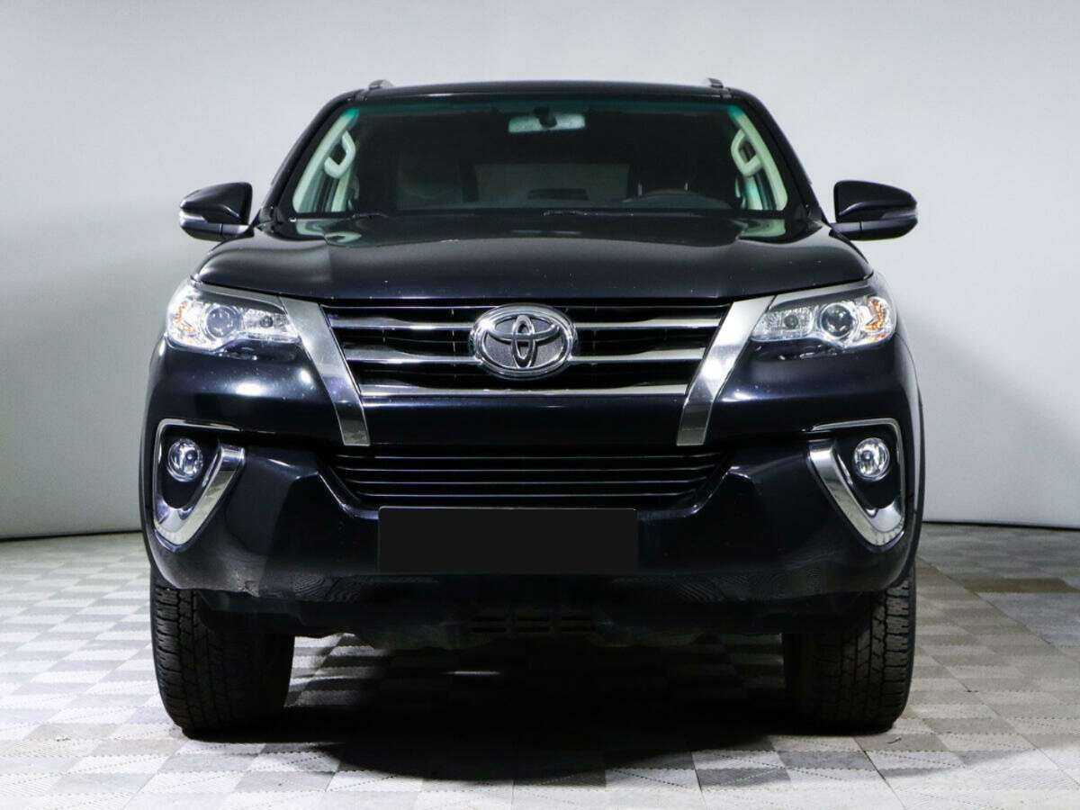 Купить Toyota Fortuner с пробегом. Фото: #1