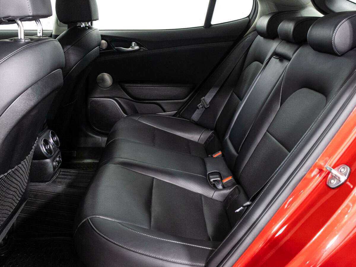 Купить Kia Stinger с пробегом. Фото: #9