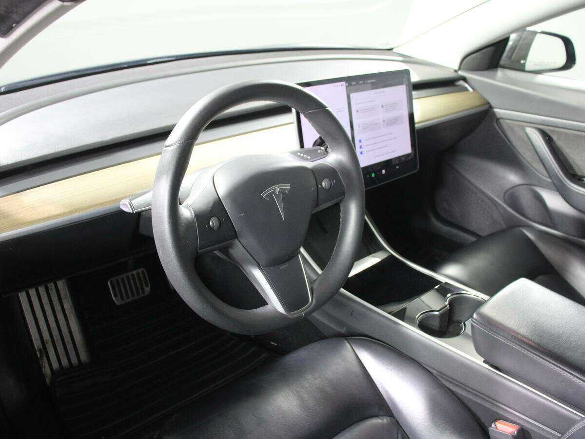 Купить Tesla Model 3 с пробегом. Фото: #12
