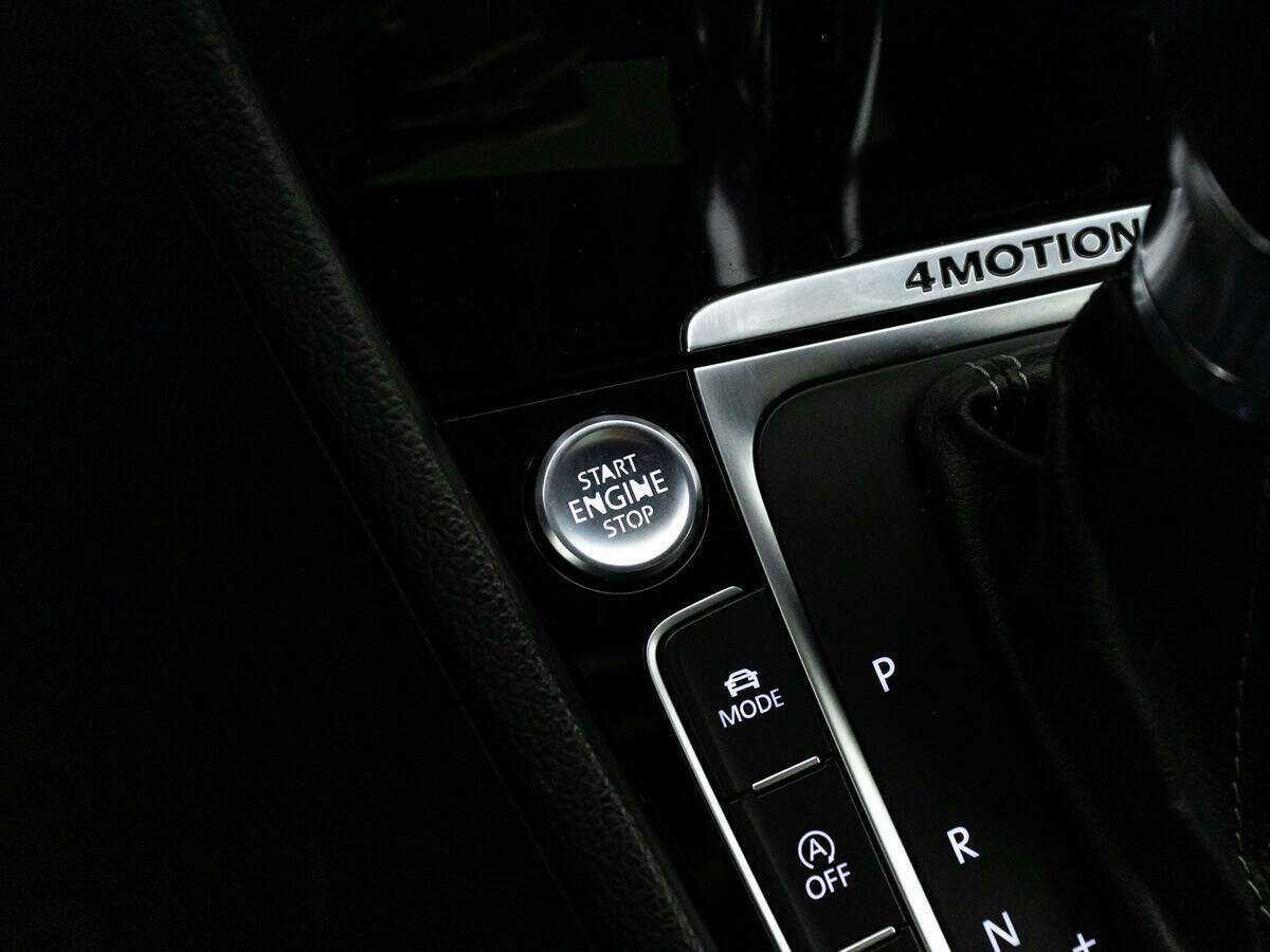 Купить Volkswagen Golf R с пробегом. Фото: #16