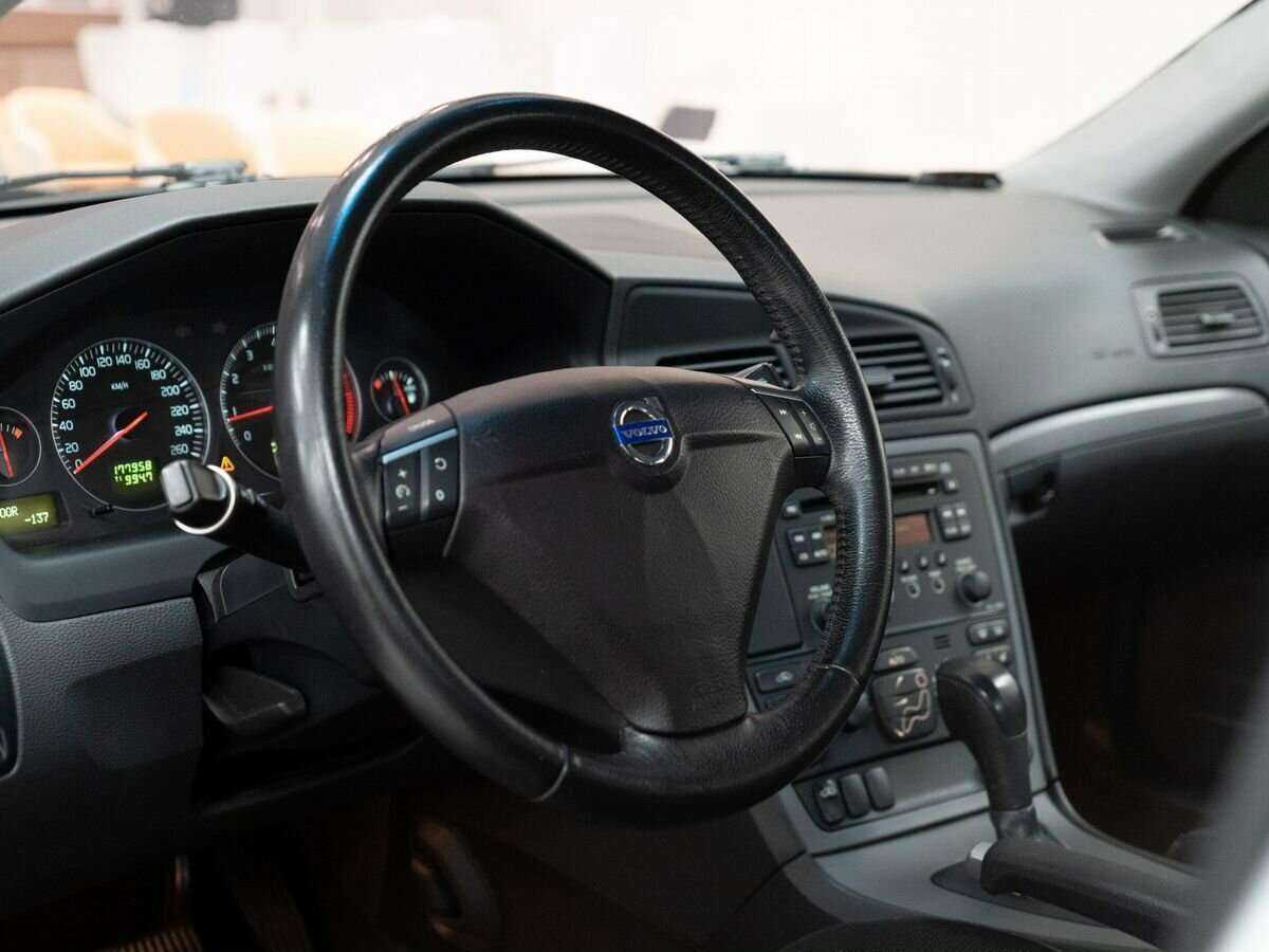 Купить Volvo S60 с пробегом. Фото: #4