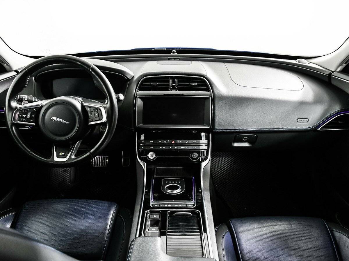 Купить Jaguar XE с пробегом. Фото: #10
