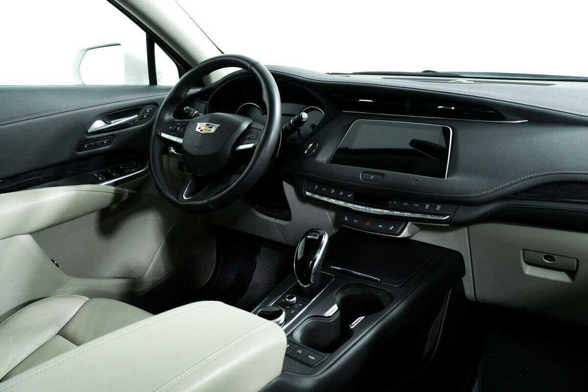 Купить Cadillac XT4 с пробегом. Фото: #8