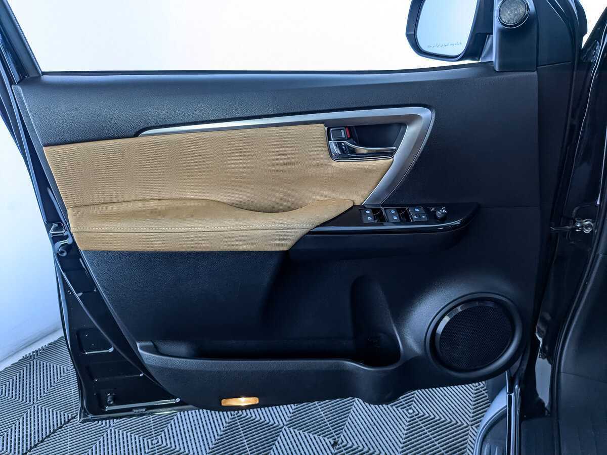 Купить Toyota Fortuner с пробегом. Фото: #14