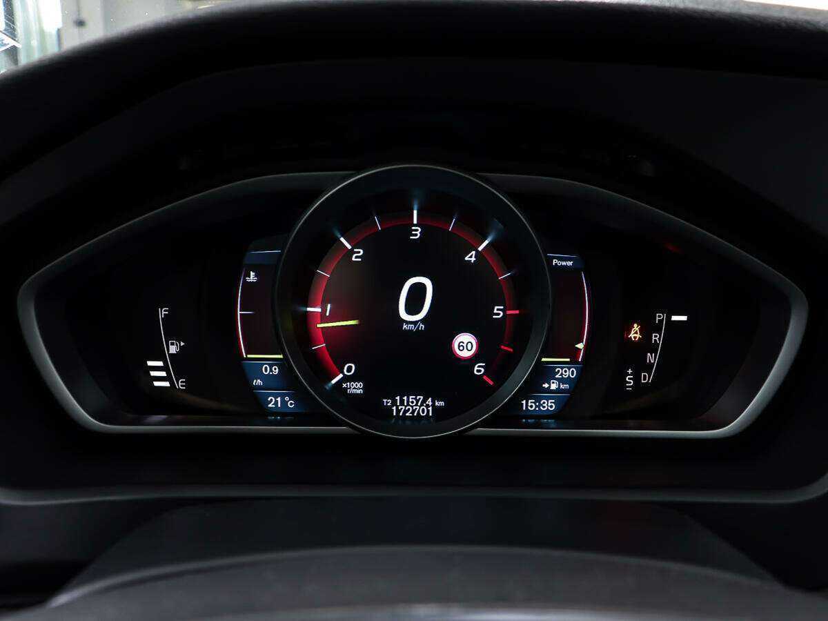 Купить Volvo V40 Cross Country с пробегом. Фото: #13
