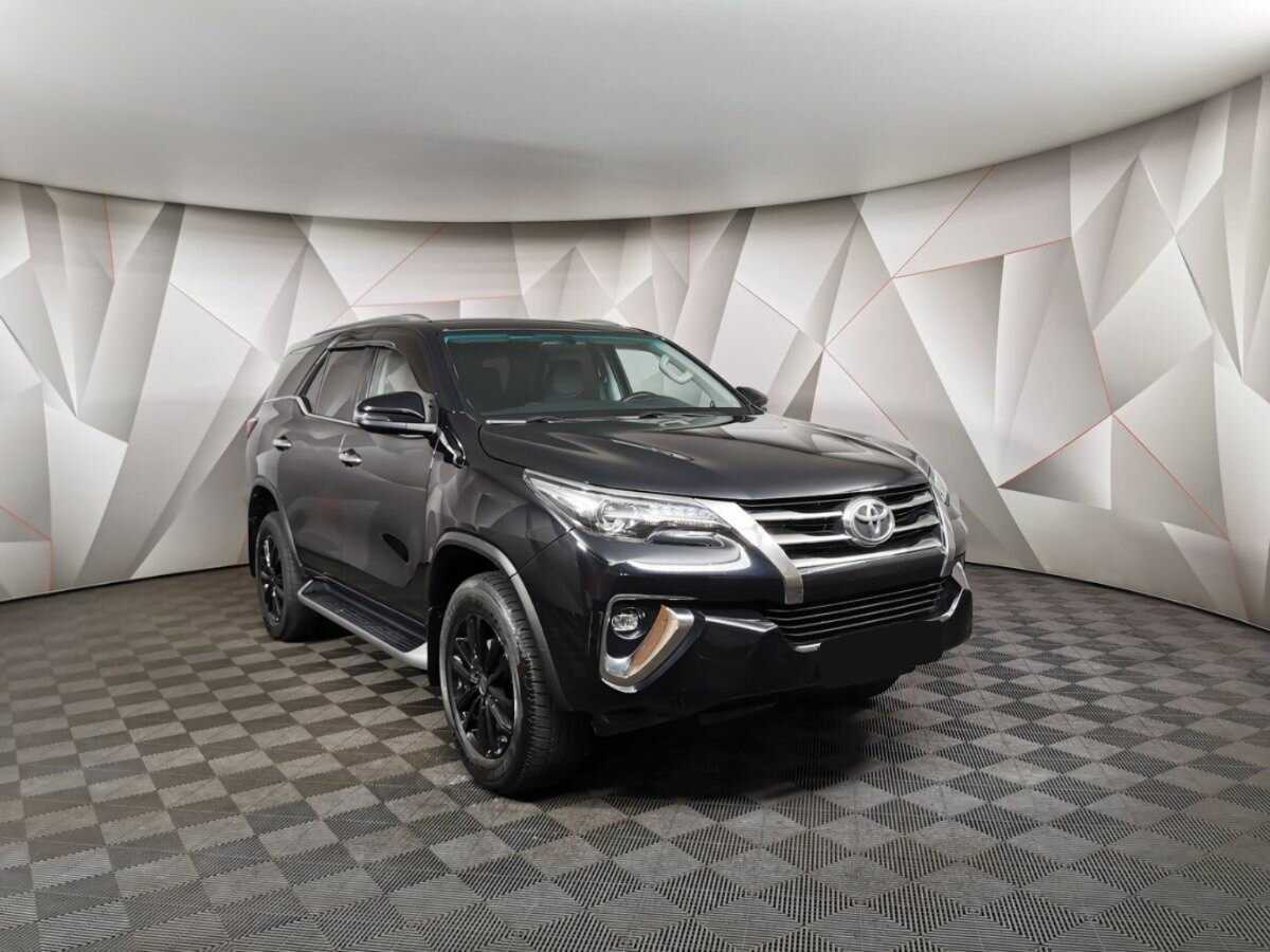 Купить Toyota Fortuner с пробегом. Фото: #2