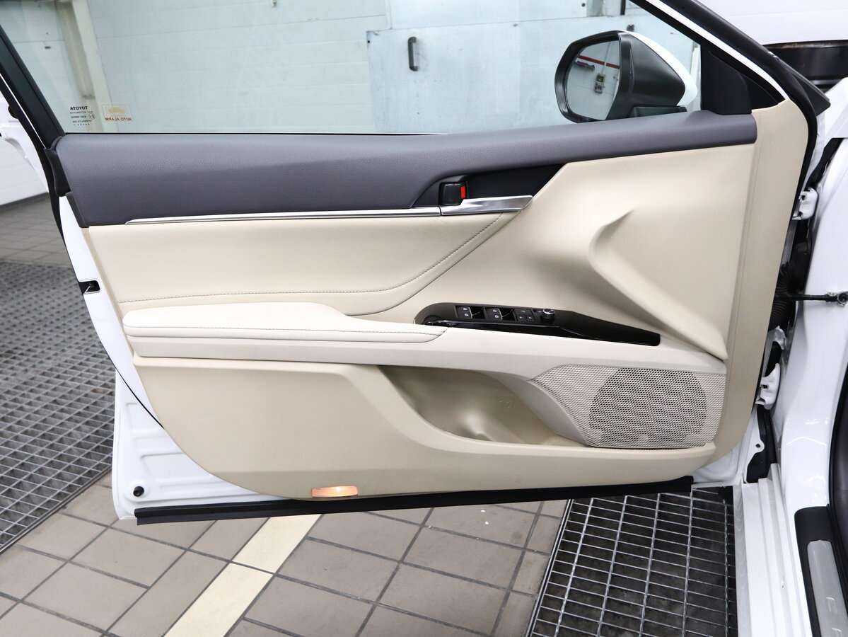 Купить Toyota Camry с пробегом. Фото: #6