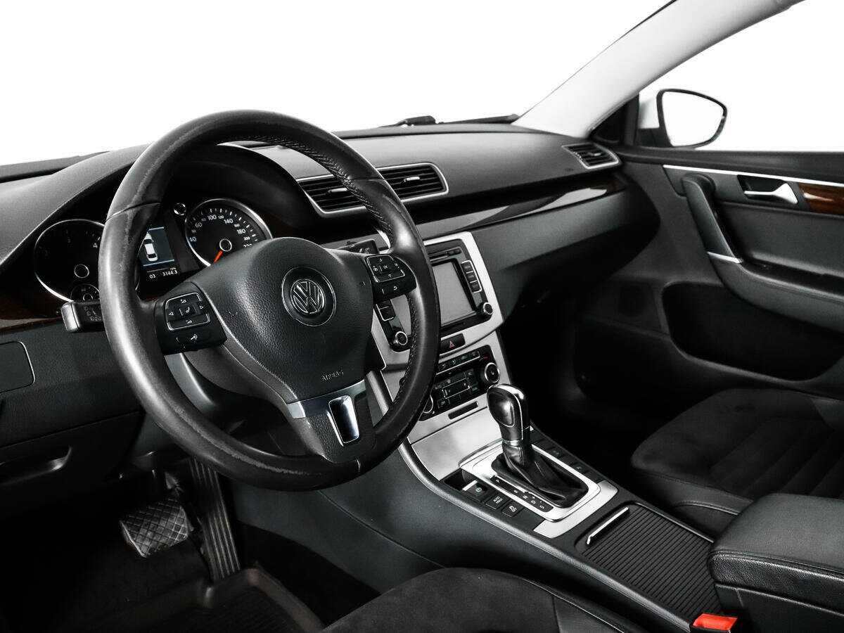Купить Volkswagen Passat с пробегом. Фото: #8