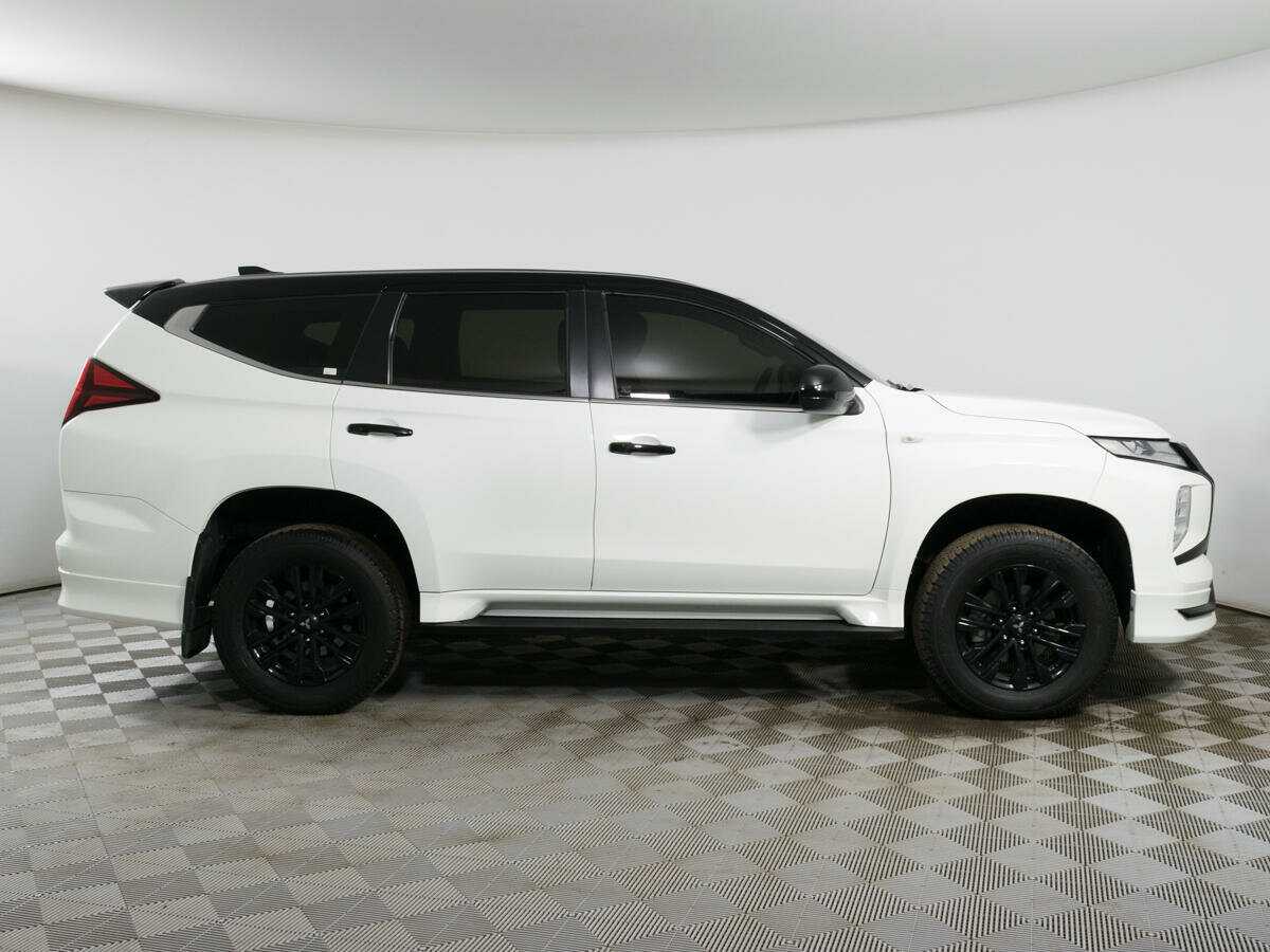 Купить Mitsubishi Montero Sport с пробегом. Фото: #2