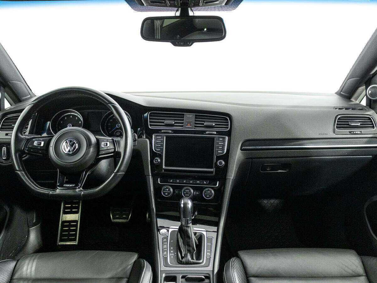 Купить Volkswagen Golf R с пробегом. Фото: #12