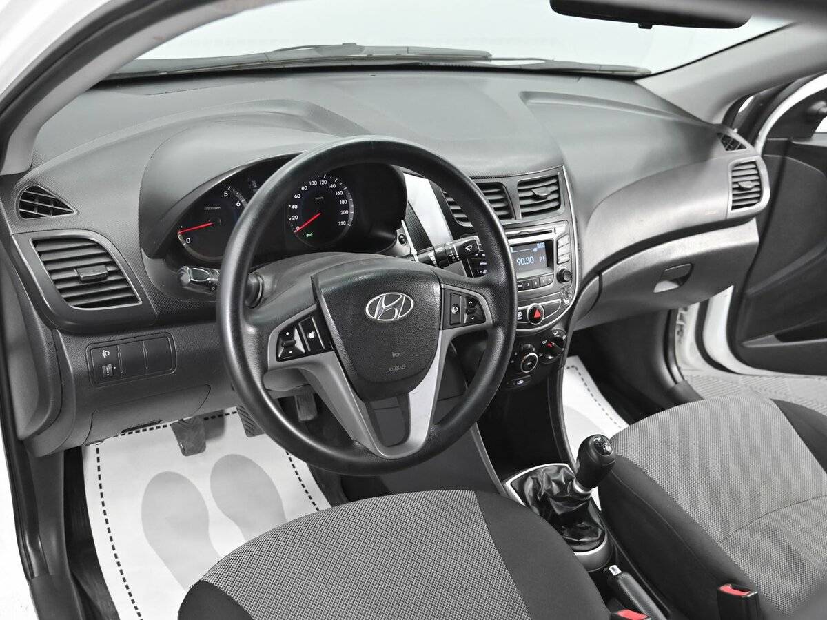Купить Hyundai Solaris с пробегом. Фото: #8