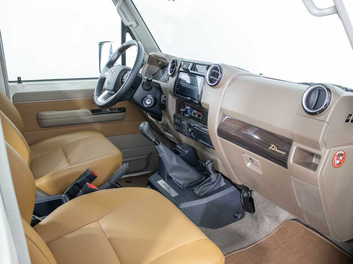Купить Toyota Land Cruiser с пробегом. Фото: #8
