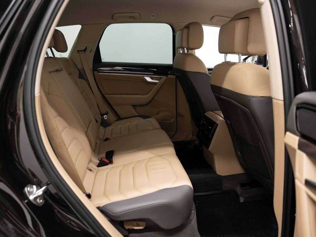 Купить Volkswagen Touareg с пробегом. Фото: #9