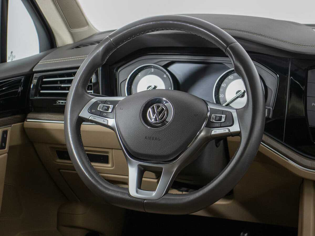 Купить Volkswagen Touareg с пробегом. Фото: #20