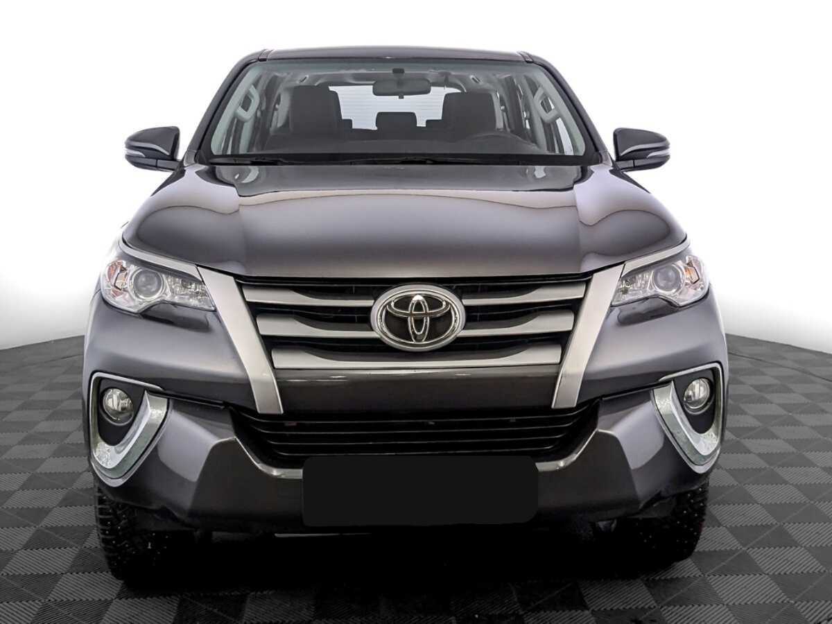 Купить Toyota Fortuner с пробегом. Фото: #1