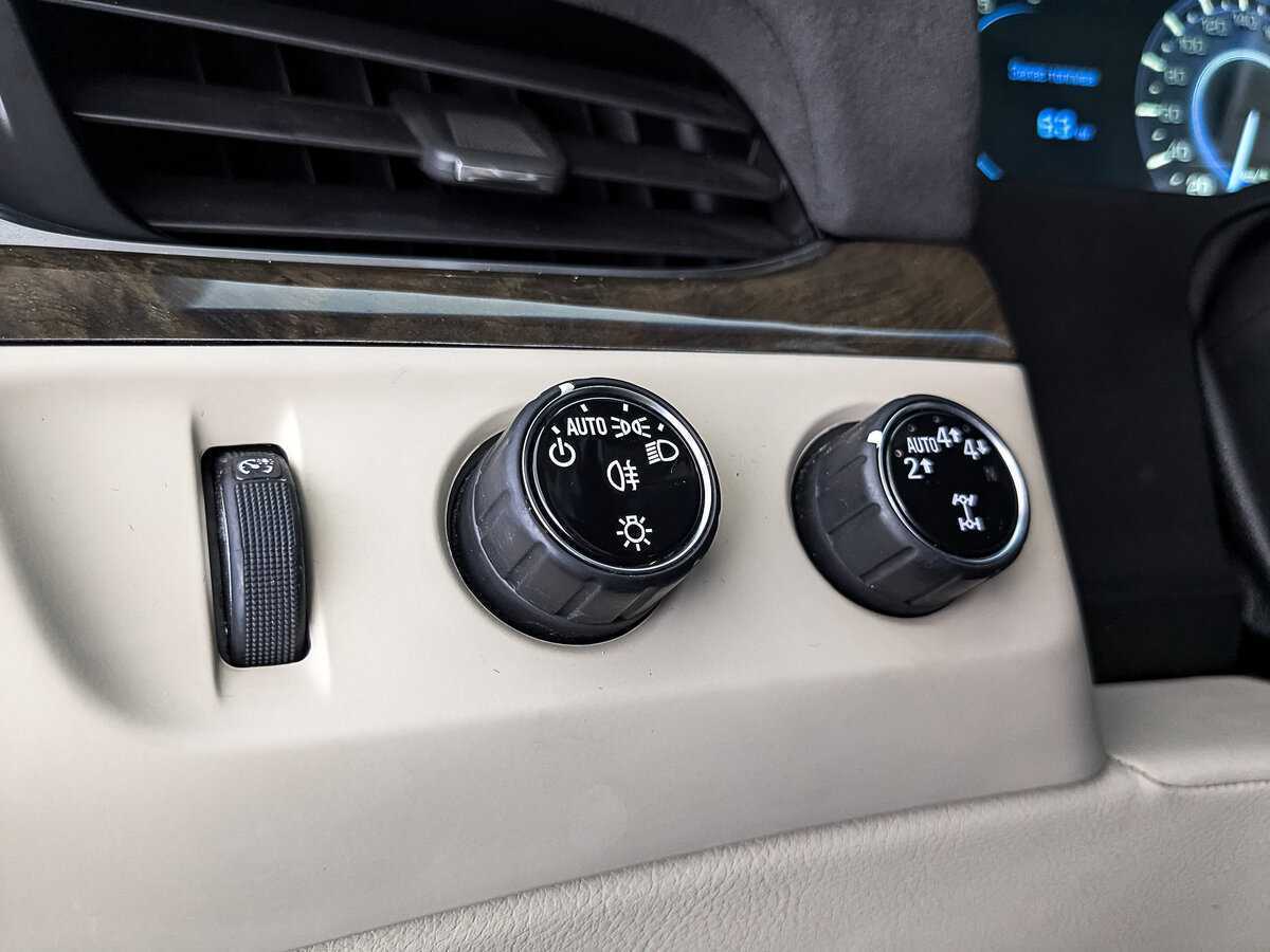 Купить Cadillac Escalade с пробегом. Фото: #26