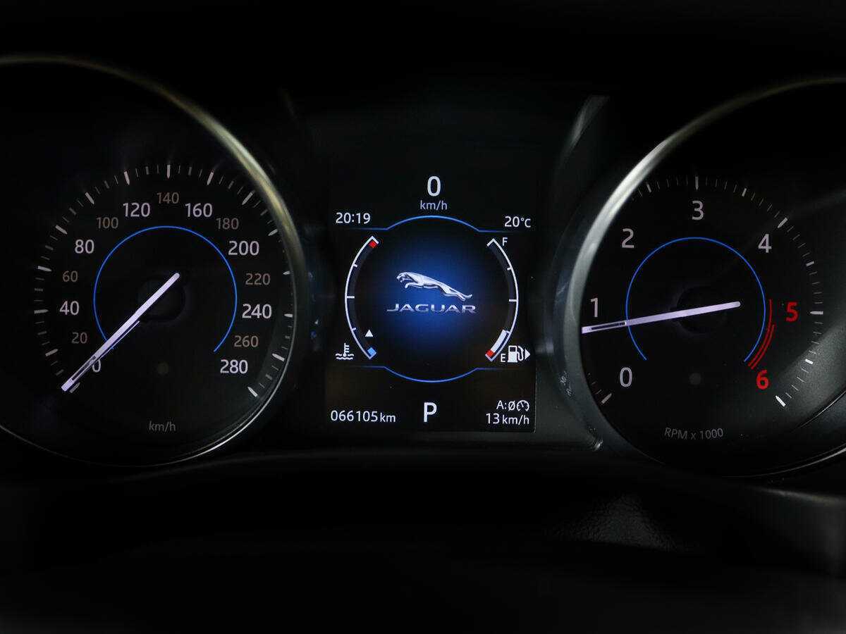 Купить Jaguar XE с пробегом. Фото: #10