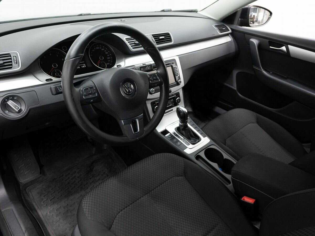 Купить Volkswagen Passat с пробегом. Фото: #8