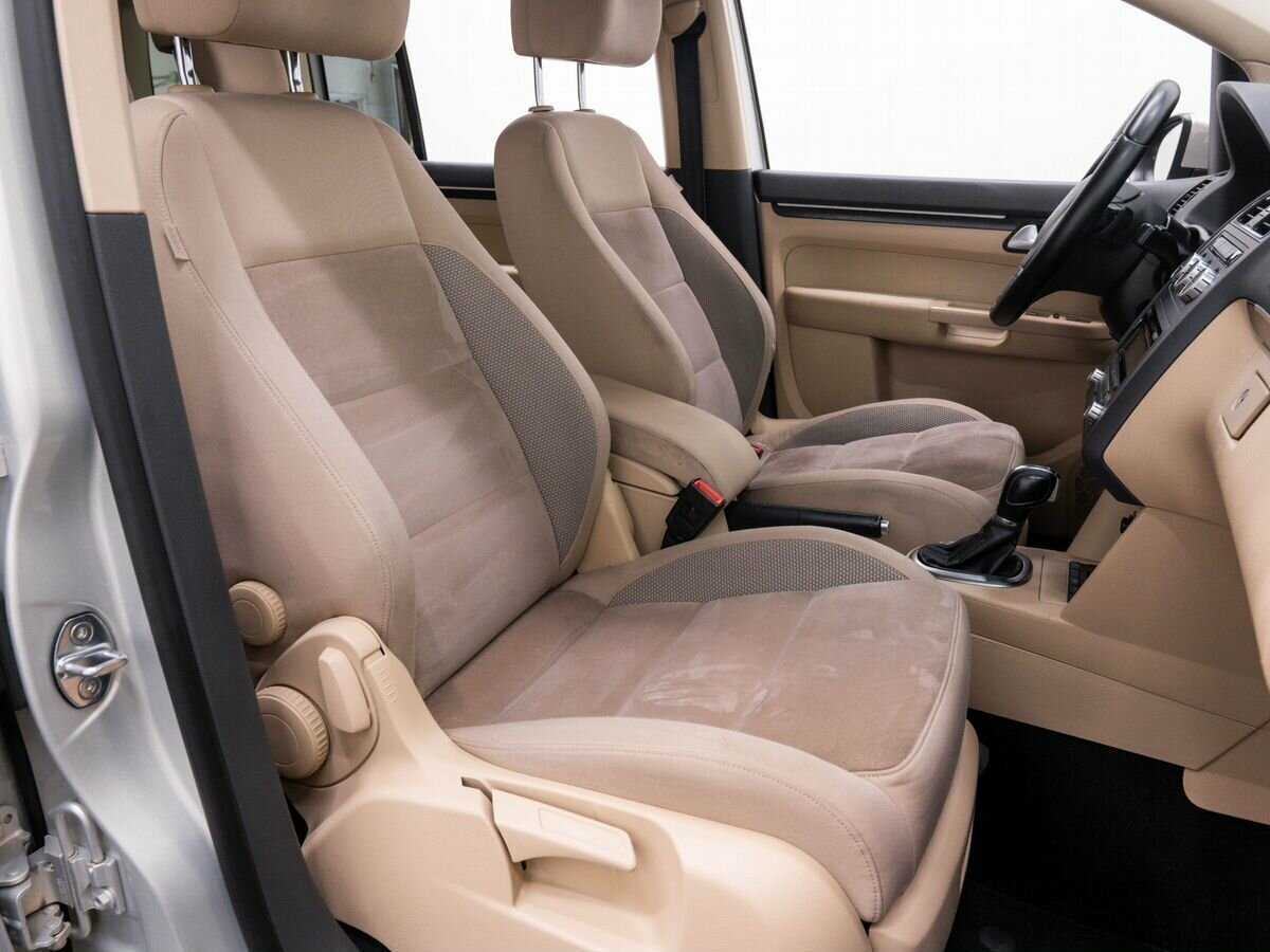 Купить Volkswagen Touran с пробегом. Фото: #7