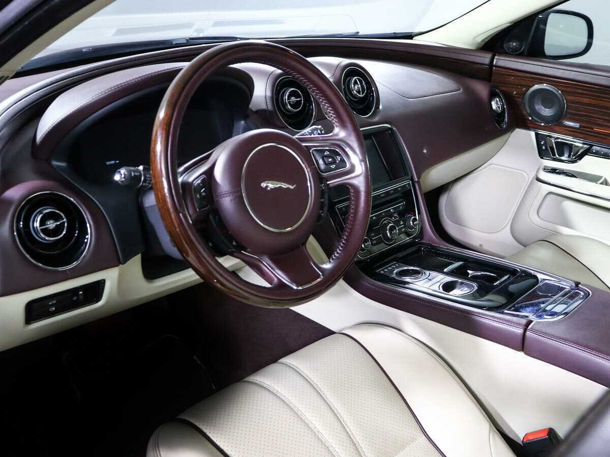 Купить Jaguar XJ с пробегом. Фото: #11