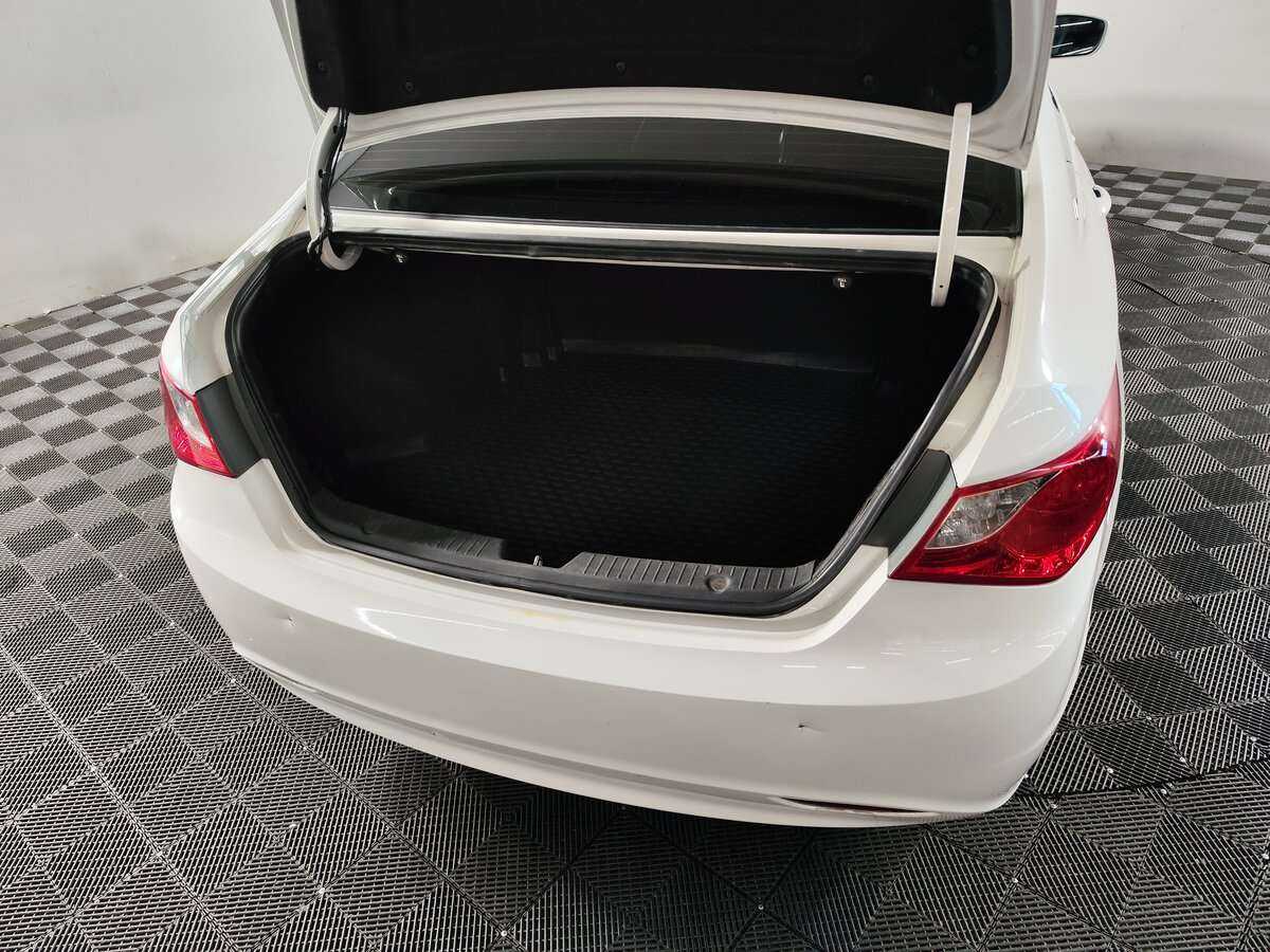 Купить Hyundai Sonata с пробегом. Фото: #4