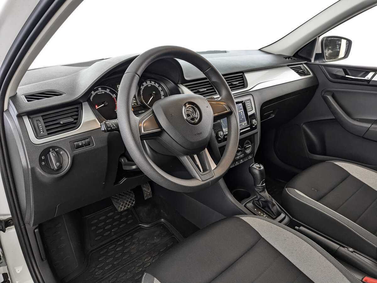 Купить Skoda Rapid с пробегом. Фото: #10