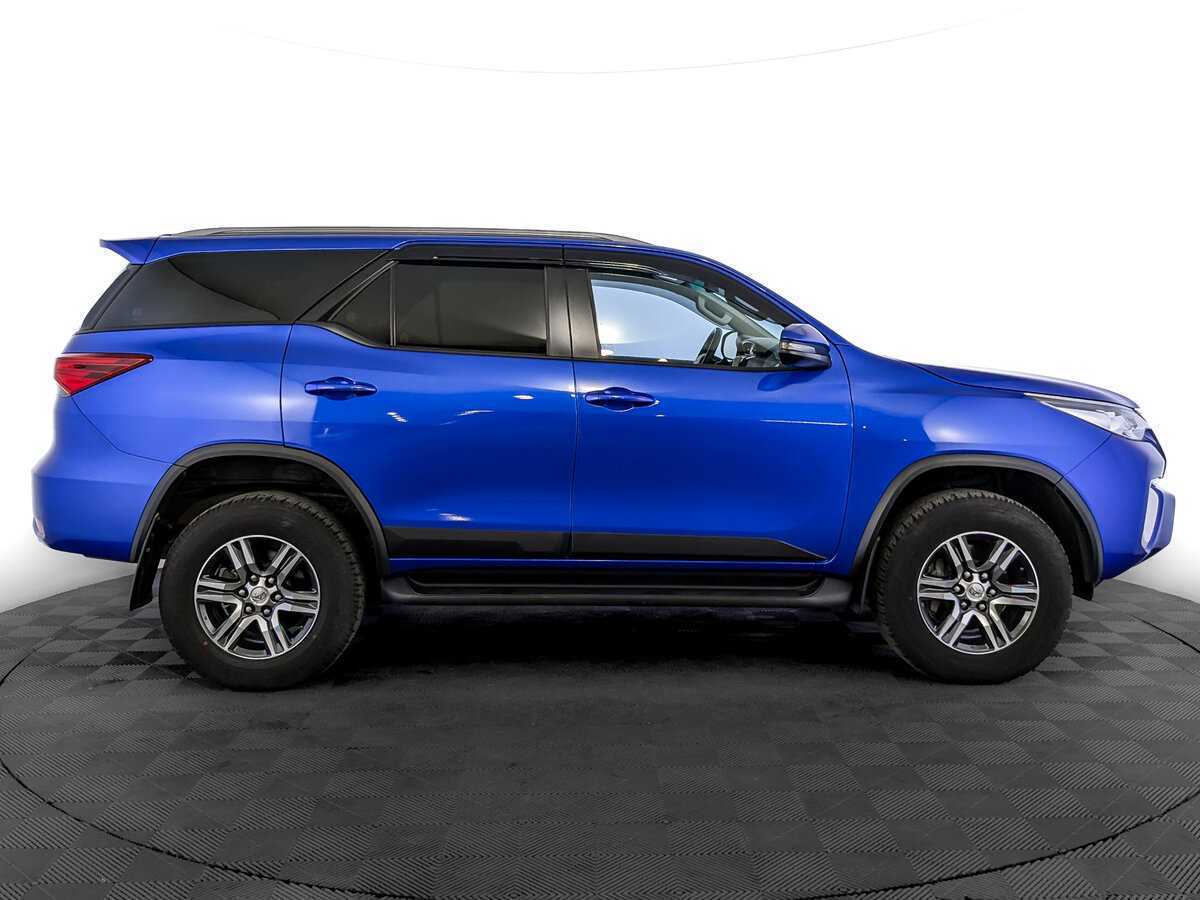 Купить Toyota Fortuner с пробегом. Фото: #3