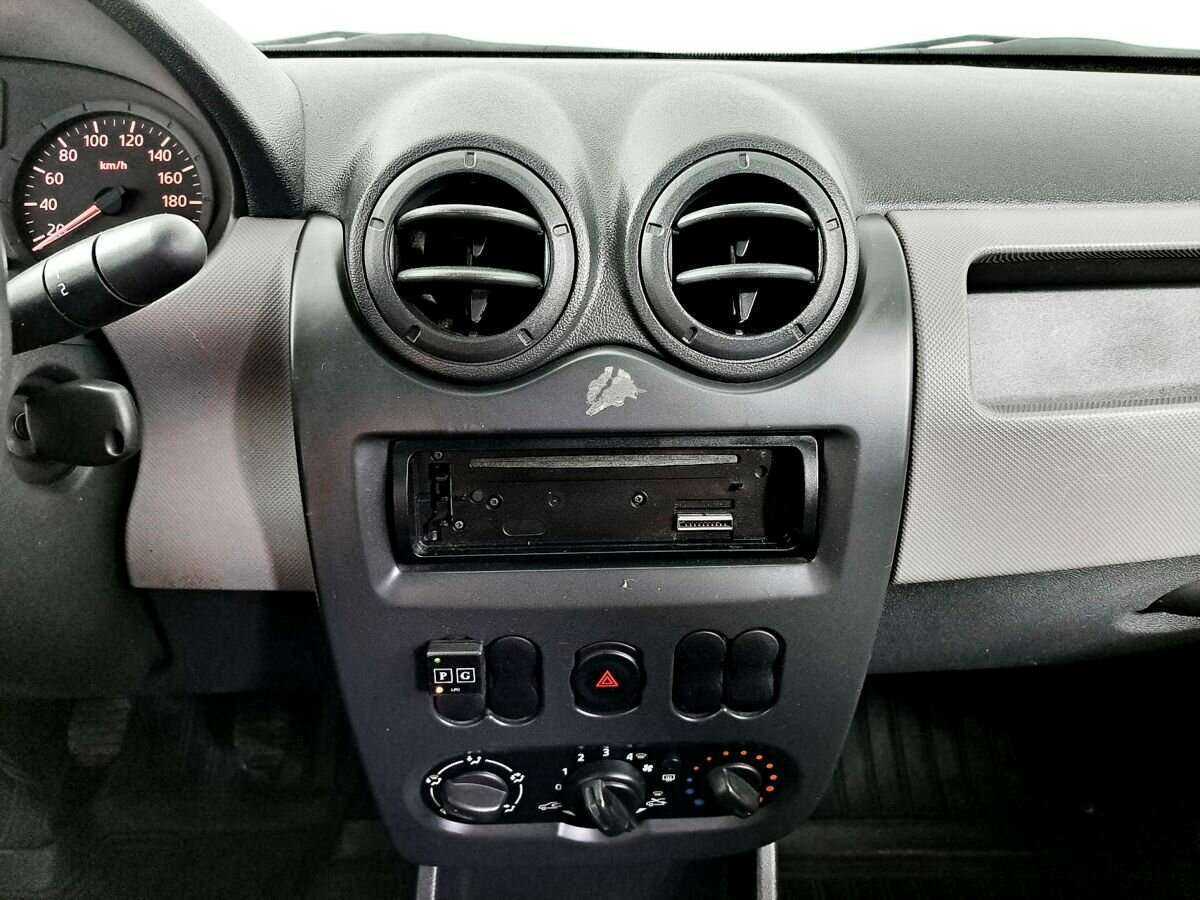 Купить Renault Logan с пробегом. Фото: #9