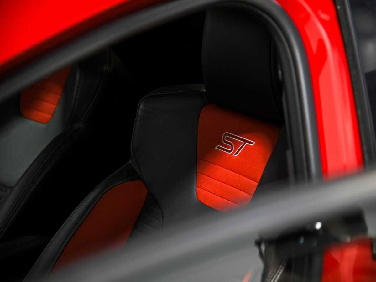 Купить Ford Focus ST с пробегом. Фото: #14