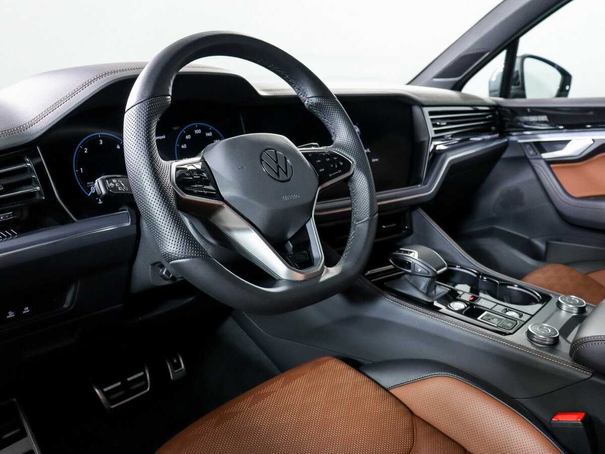 Купить Volkswagen Touareg с пробегом. Фото: #13