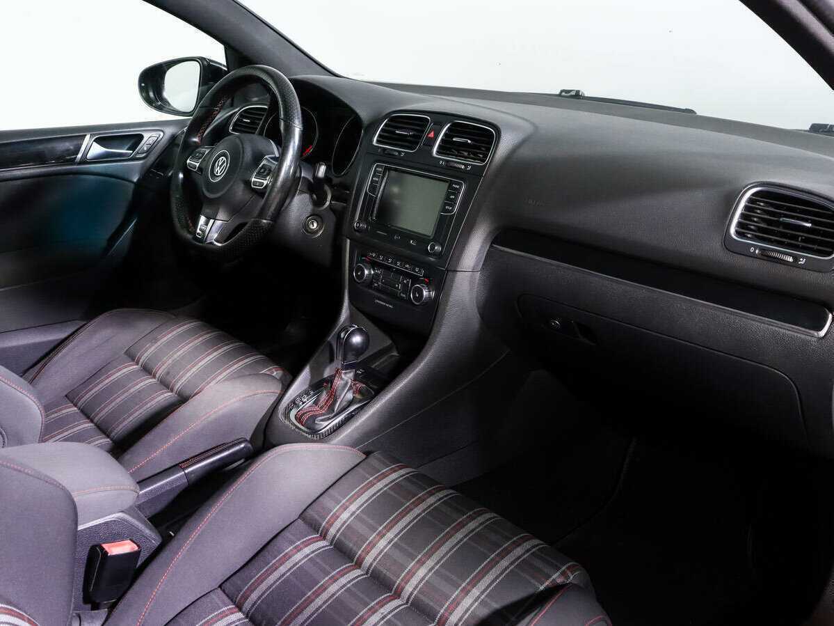 Купить Volkswagen Golf GTI с пробегом. Фото: #6