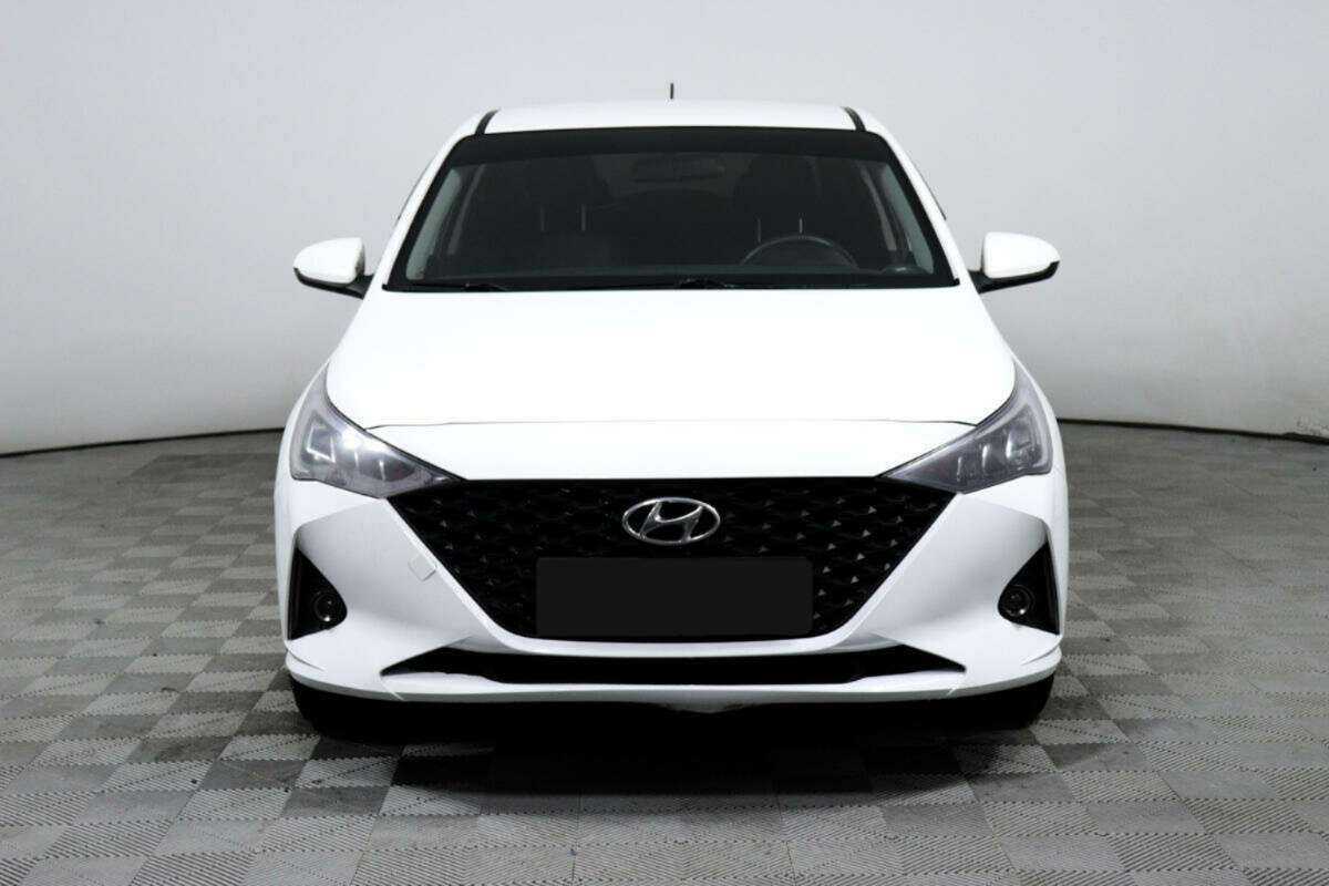 Купить Hyundai Solaris с пробегом. Фото: #1