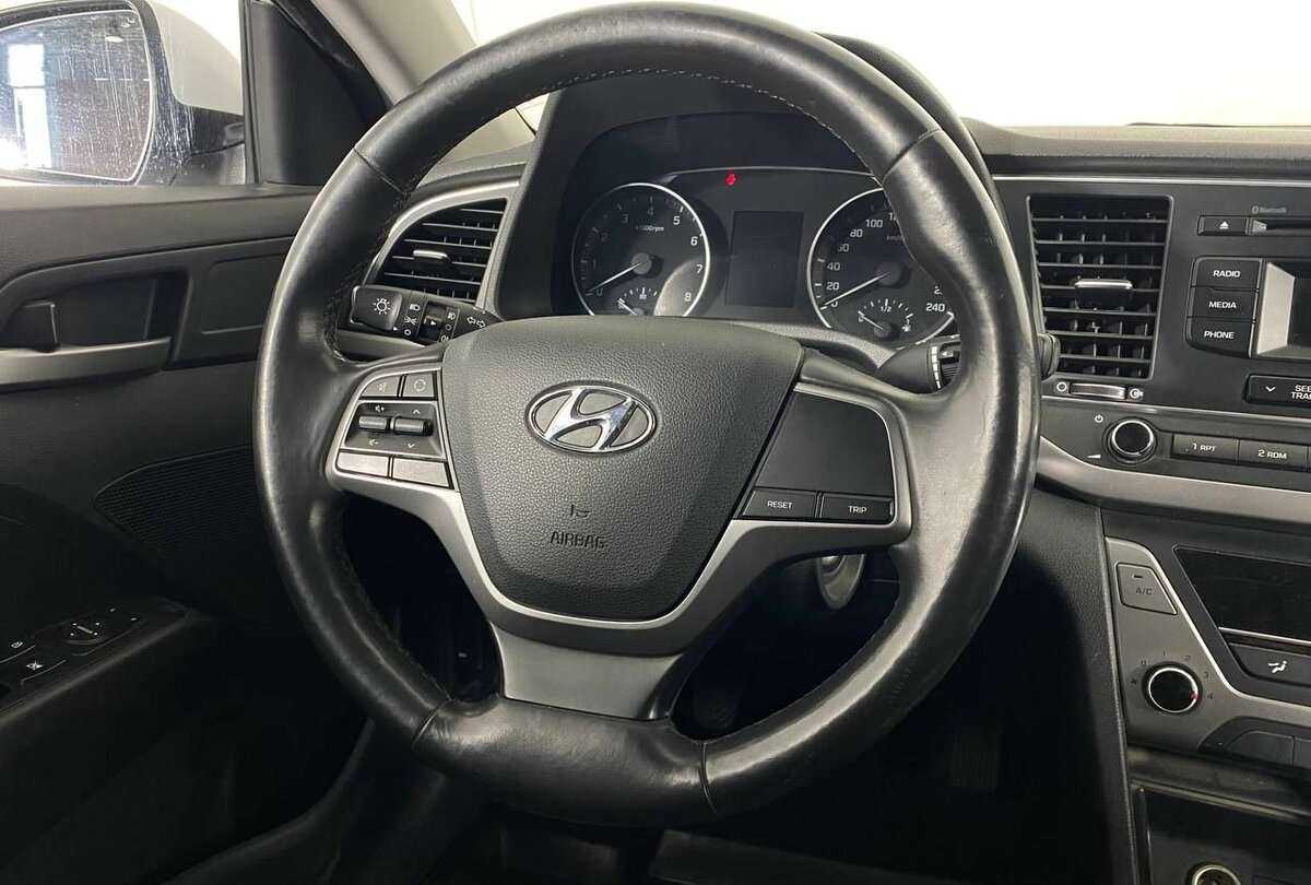 Купить Hyundai Elantra с пробегом. Фото: #8