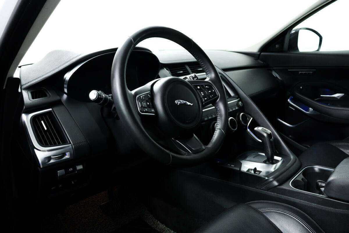 Купить Jaguar E-Pace с пробегом. Фото: #12