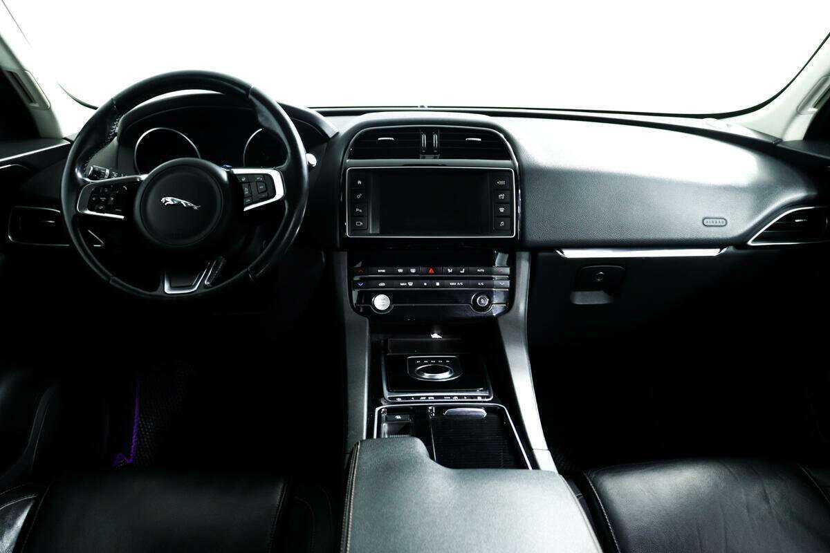 Купить Jaguar F-Pace с пробегом. Фото: #10