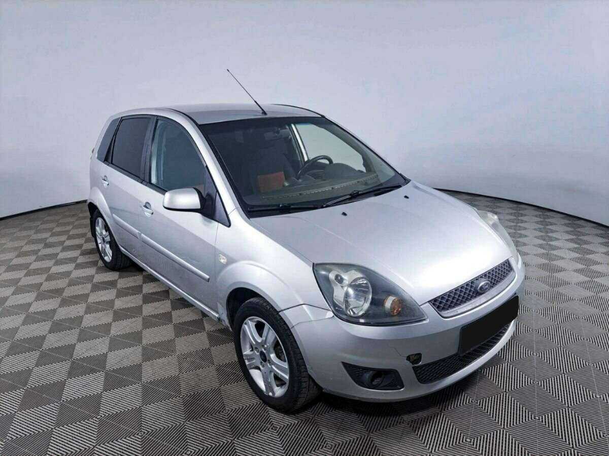 Купить Ford Fiesta с пробегом. Фото: #2