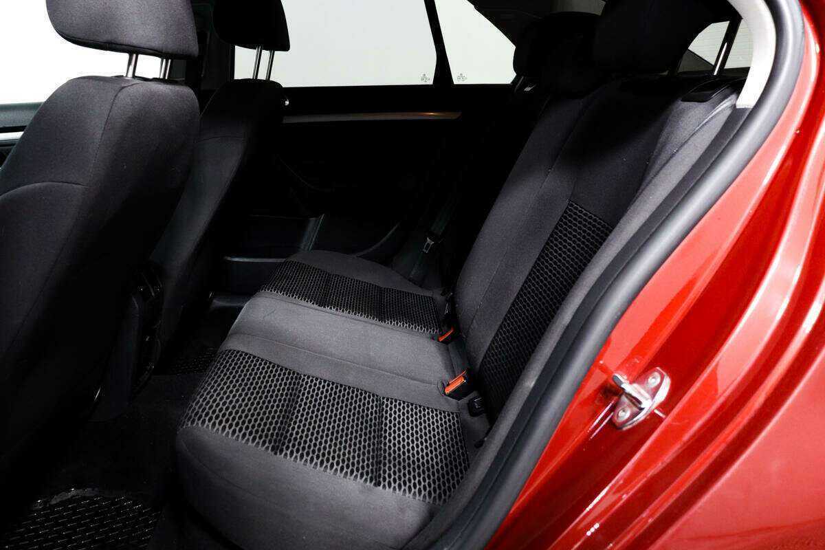 Купить Volkswagen Jetta с пробегом. Фото: #11