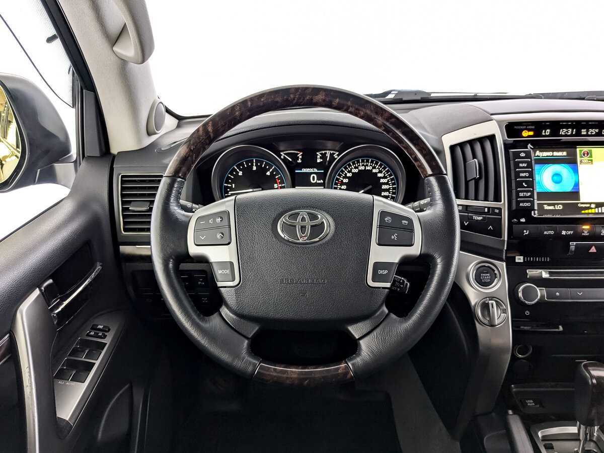 Купить Toyota Land Cruiser с пробегом. Фото: #17