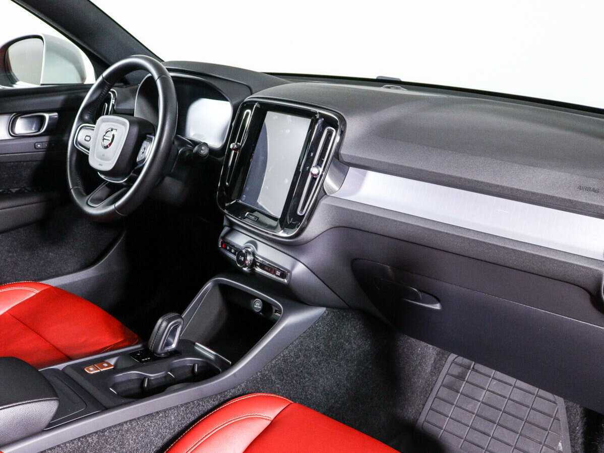Купить Volvo XC40 с пробегом. Фото: #6