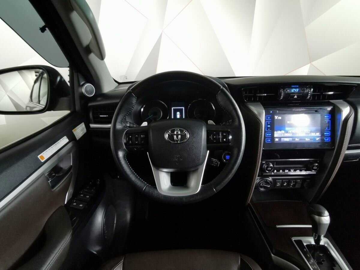 Купить Toyota Fortuner с пробегом. Фото: #14