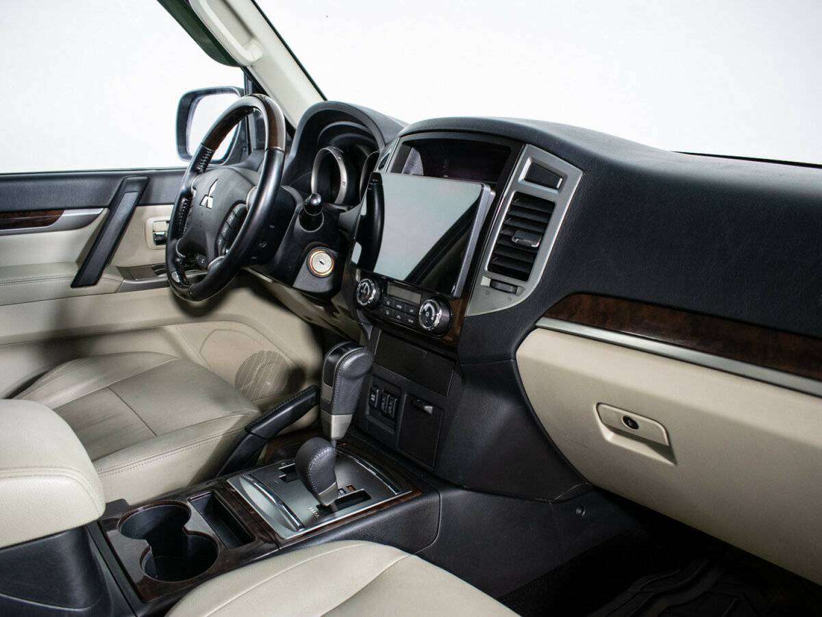 Купить Mitsubishi Pajero с пробегом. Фото: #8