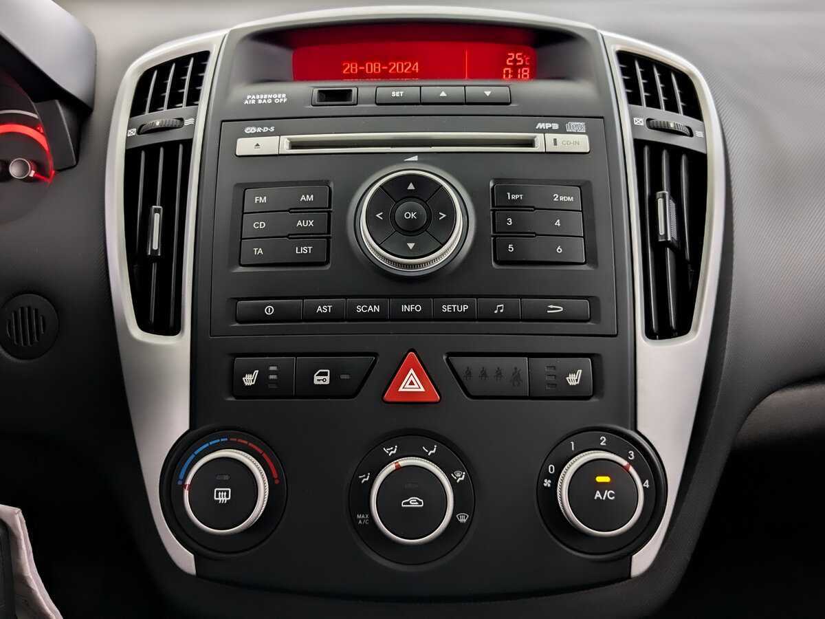 Купить Kia Ceed с пробегом. Фото: #12