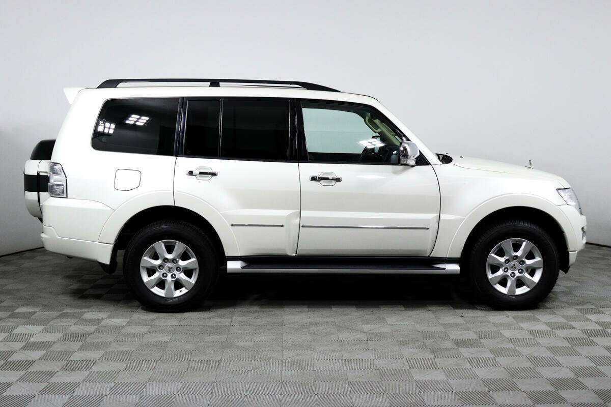 Купить Mitsubishi Pajero с пробегом. Фото: #3