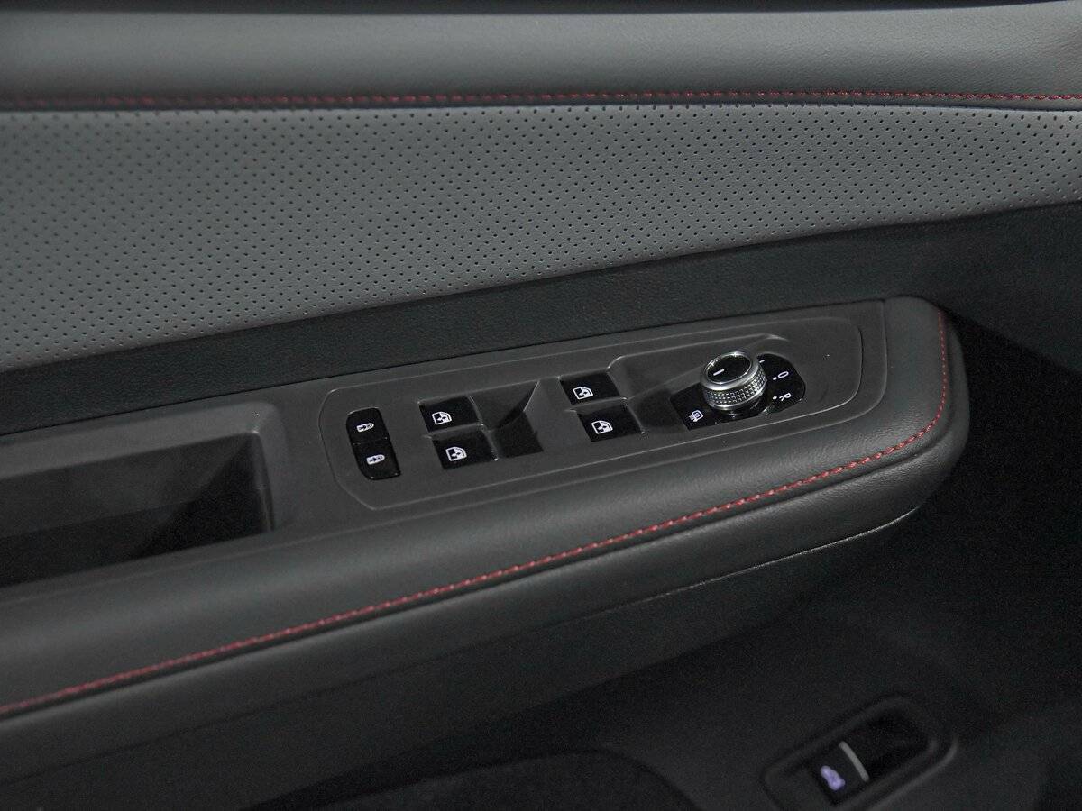 Купить Volkswagen Teramont с пробегом. Фото: #14